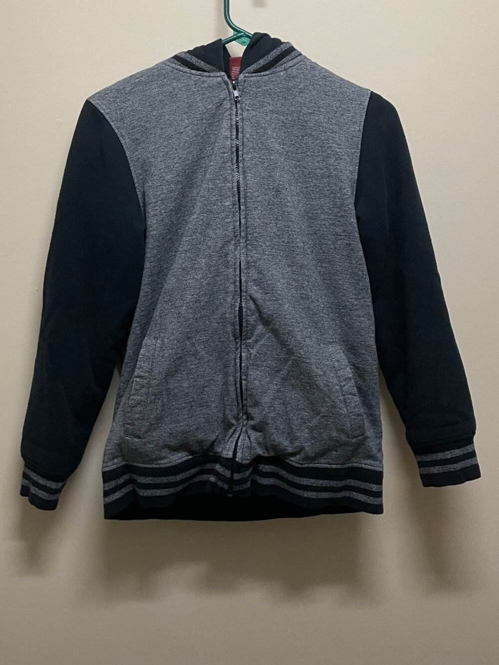 Grey and Black Arizona Jacket XL Boys